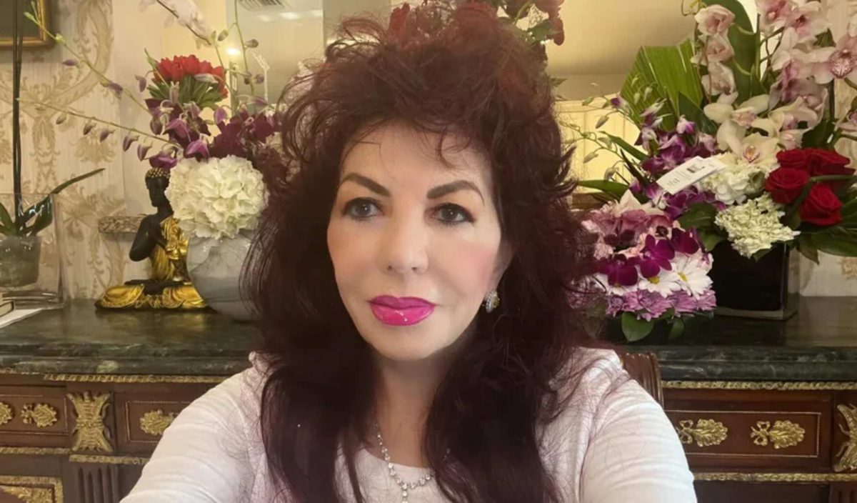 Carmen Harra, jefuită de mai multe bijuterii. Vila prezicătoarei a fost spartă și incendiată