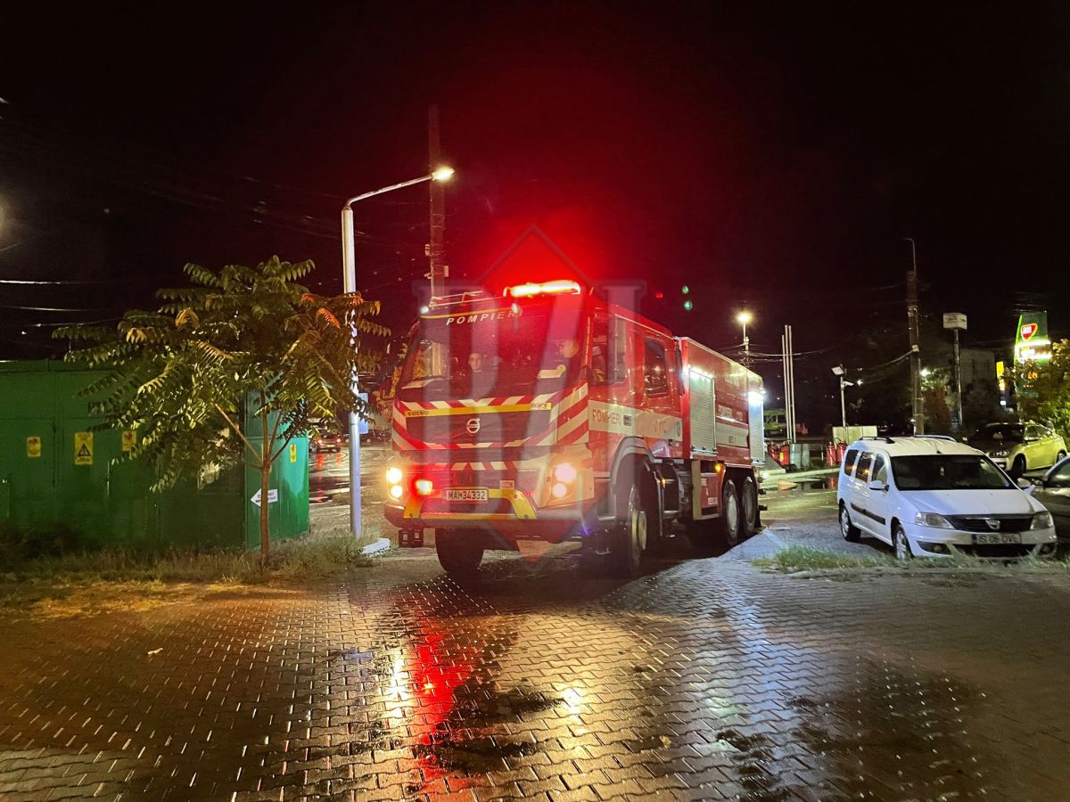 În urma ploii torențiale, o casă din municipiul Iași a fost inundată. Pompierii intervin – EXCLUSIV/FOTO