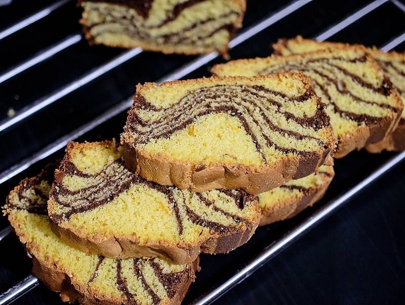 Rețetă de chec pufos și delicios. De câte ingrediente ai nevoie pentru 2 tăvi?