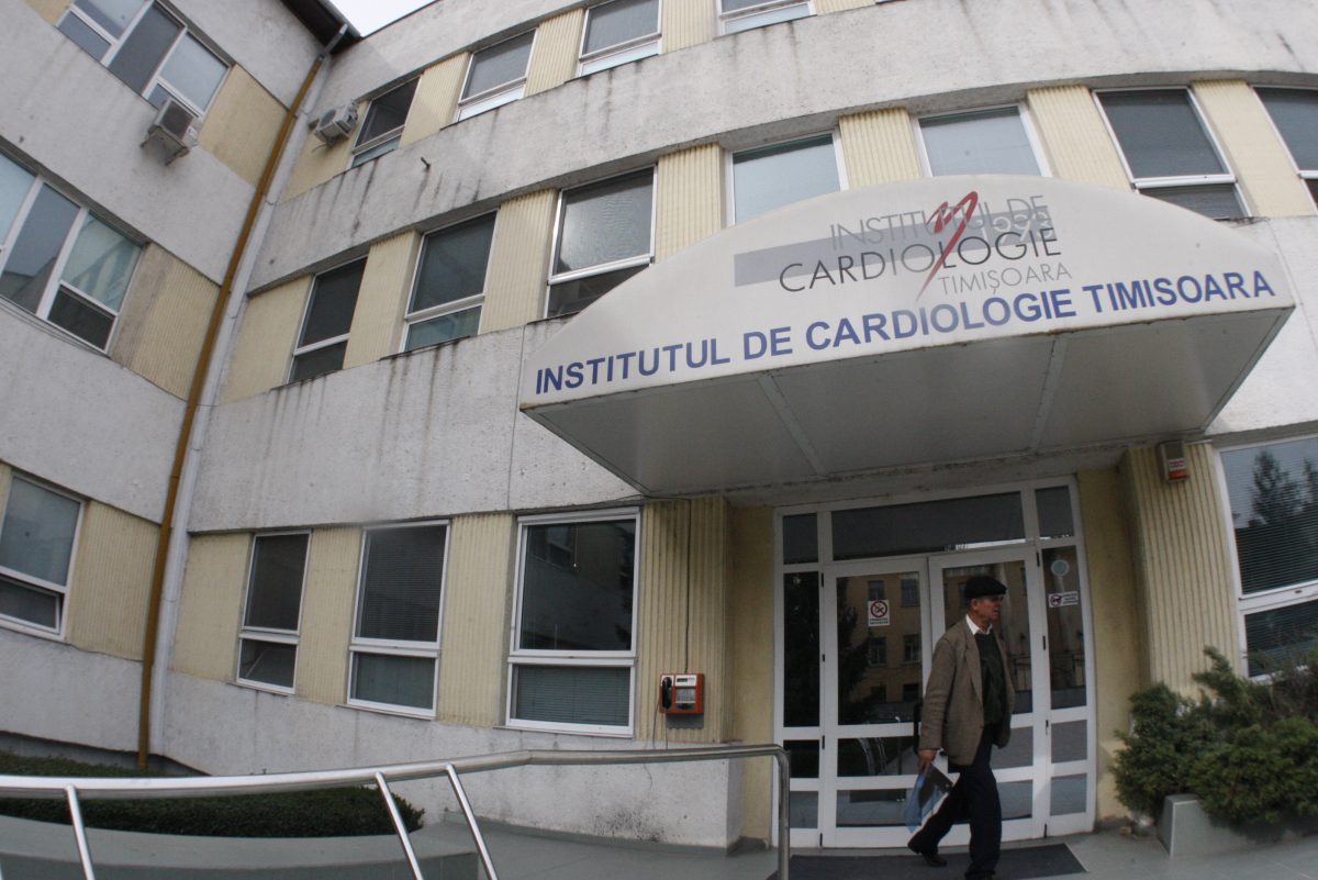 Flagrant la Timişoara. Cunoscut chirurg, reţinut în timp ce primea mită