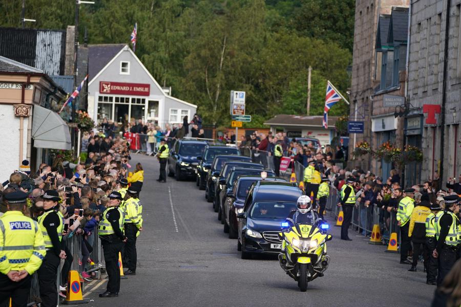 Incident la funeraliile reginei! Prințul Andrew, care a fost acuzat de viol, a fost huiduit: „Ești bolnav!” – VIDEO