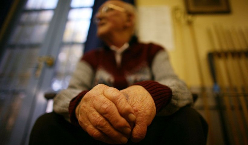 Un bărbat de la un cămin de bătrâni din Călăraşi şi-a înjunghiat doi colegi. Directorul insitutiei a dat detalii despre crimă