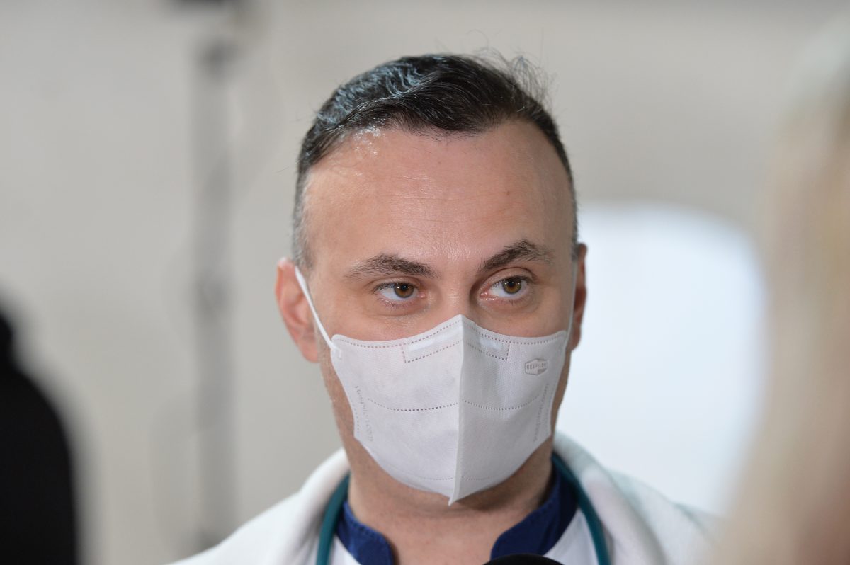Diferenţa dintre răceală şi gripă. Dr. Adrian Marinescu: „Ambele sunt infecţii virale, dar sunt cauzate de virusuri diferite”