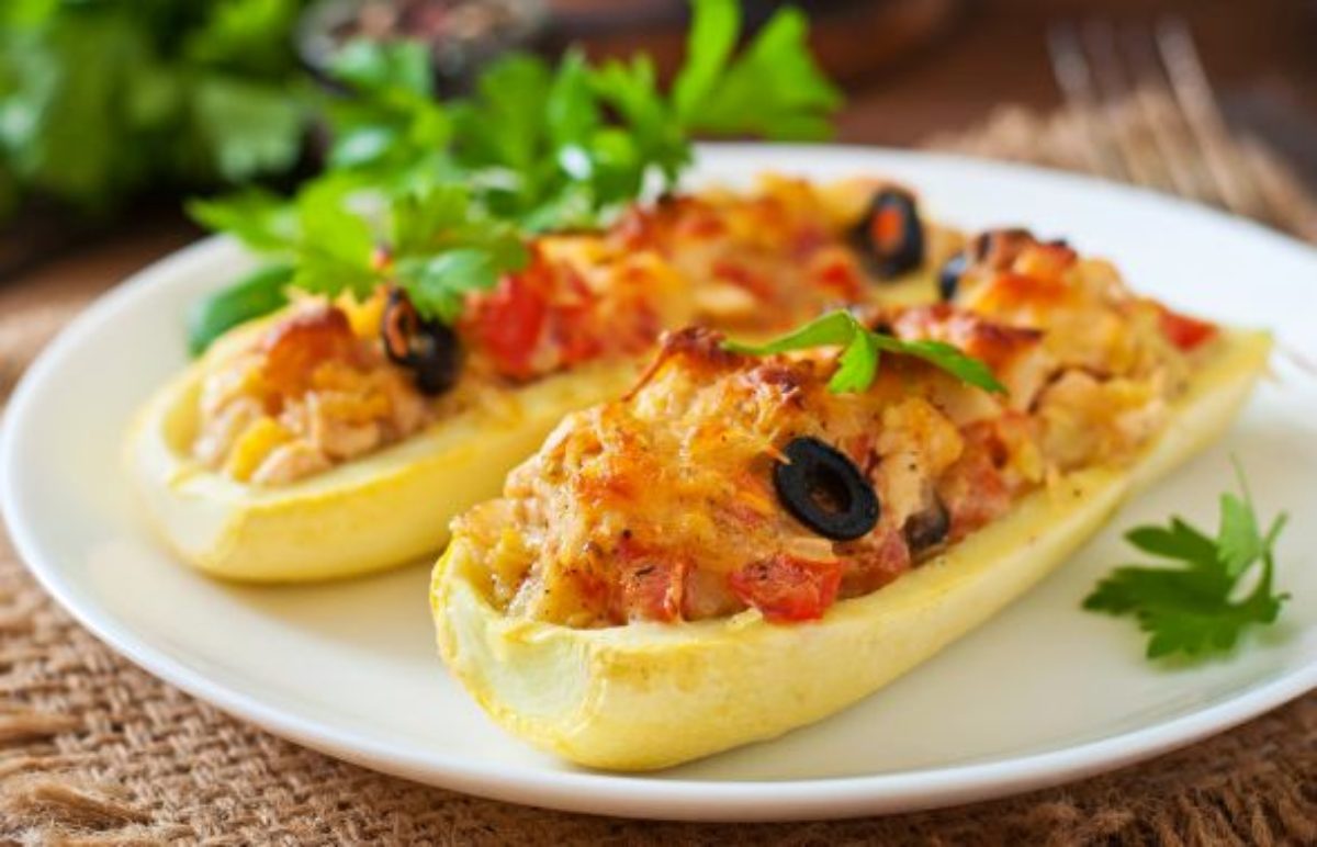 Dovlecei umpluți la cuptor. Cea mai simplă rețetă pentru un preparat culinar delicios