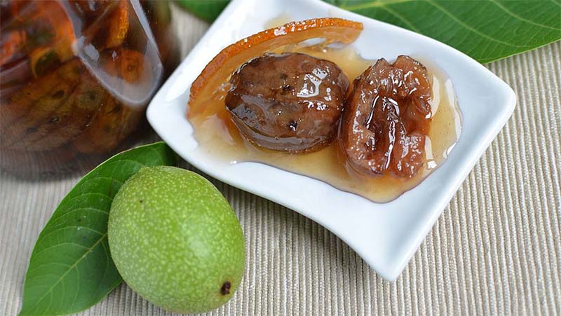 Dulceață de nuci verzi după rețeta bunicii. Trucuri care te vor ajuta să obții o dulceață gustoasă și aromată