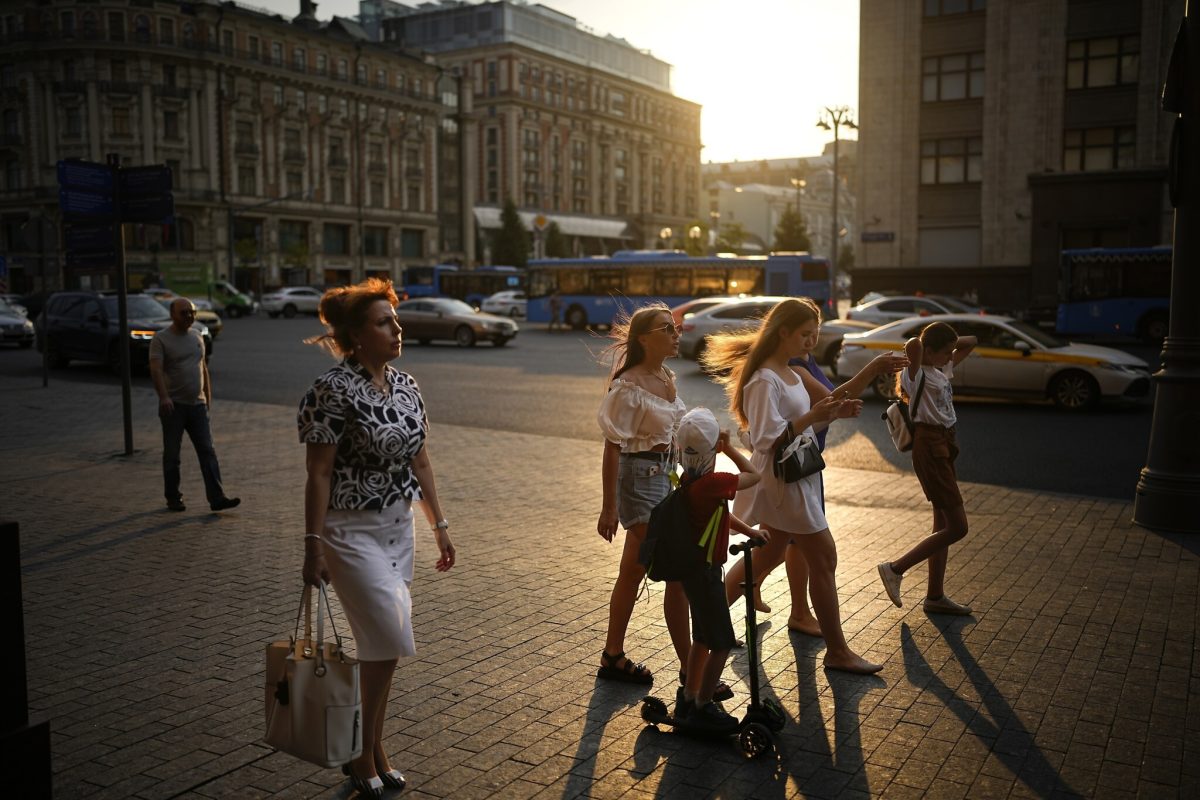 Economiștii occidentali s-au înşelat, iar economia Rusiei nu este atât de devastată precum se credea