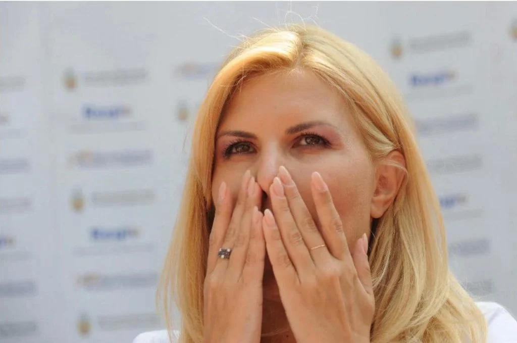 Victorie de etapă pentru Elena Udrea: Instanța a aprobat sesizarea CCR pe dispozițiile legale în baza cărora i s-a pus sechestru pe avere