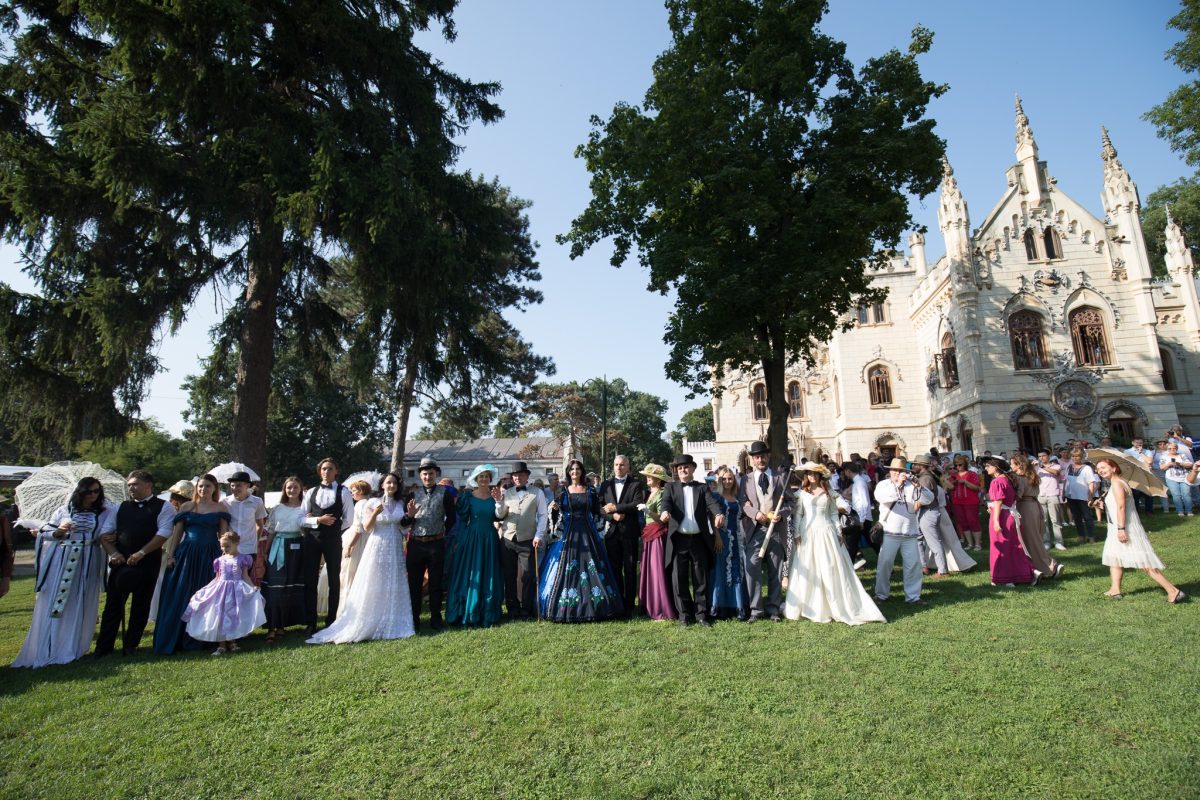 A VII-a ediţie a festivalului „Călătorie la 1900” are loc la Castelul Miclăușeni