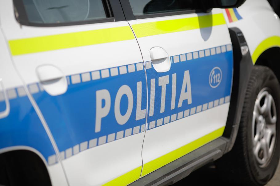 Două fetiţe, violate de un pedofil în vârstă de 72 de ani. Poliţiştii l-au reţinut pentru 24 de ore