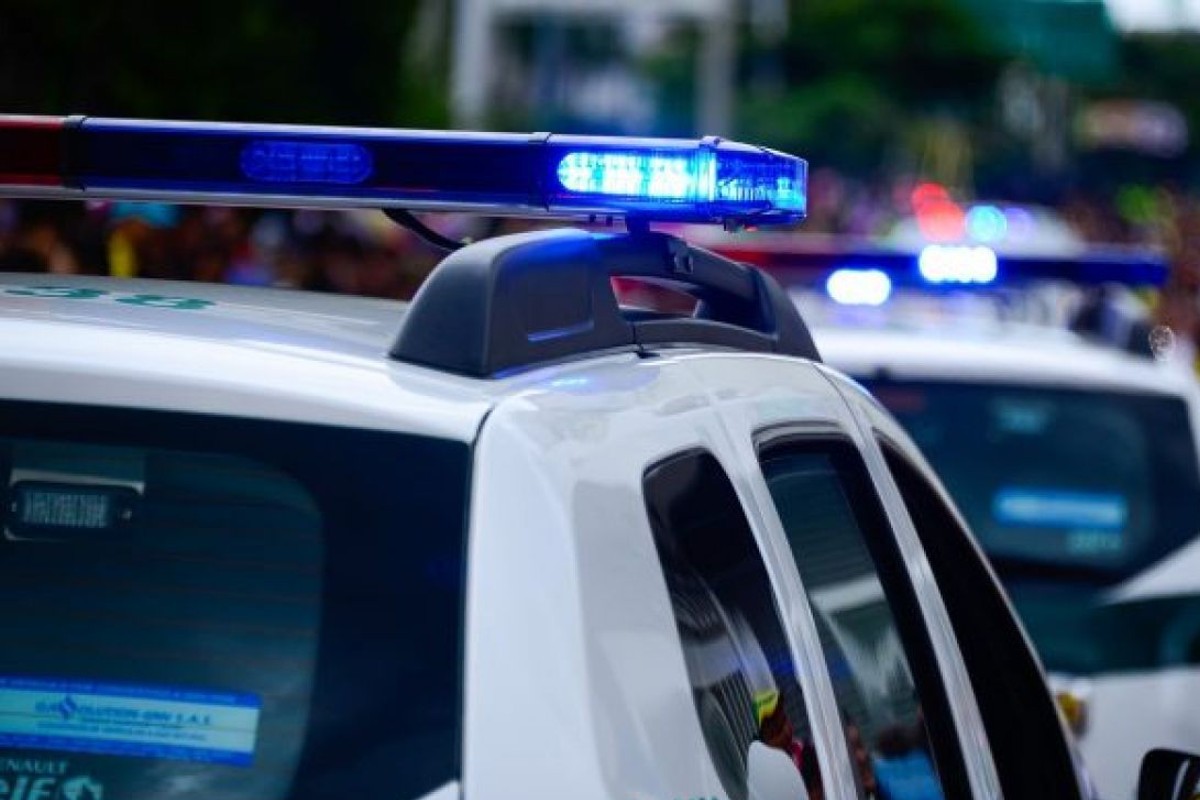 Focuri de armă, trase dintr-o mașină aflată în mers, la Botoșani. Un tânăr a ajuns la spital în stare gravă