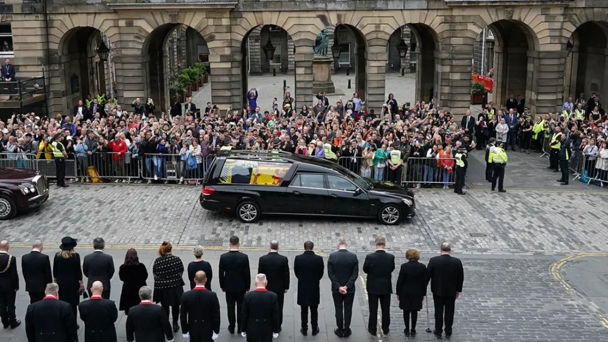 Rusia, neinvitată la funeraliile Elisabetei a II-a, denunță atitudinea Londrei: „Elita britanică este acum de partea naziștilor”