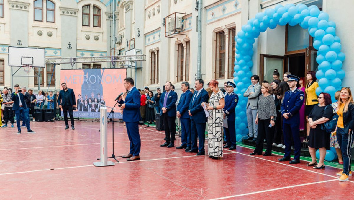George Simion, huiduit la un liceu din București la începerea anului școlar. Liderul AUR neagă incidentul – VIDEO