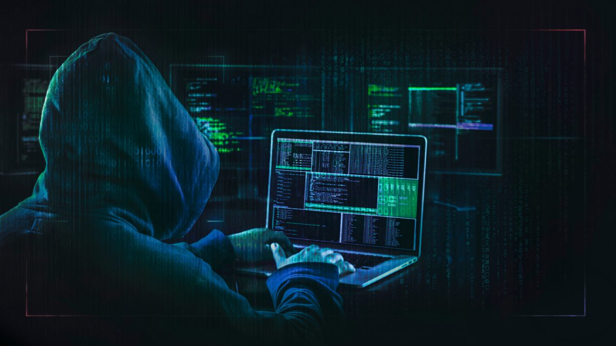 Doi români au înşelat online 180 de cetățeni din Cehia. Prejudiciul se ridică la 1 milion de euro. Cum acţionau