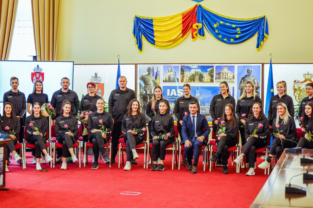 Handbalistele de la C.S.M. Iași 2020, meci de atracţie în sala LPS