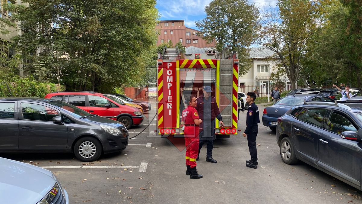 Incendiu la o clădire din municipiul Iaşi. Pompierii intervin în forţă – EXCLUSIV, FOTO, UPDATE