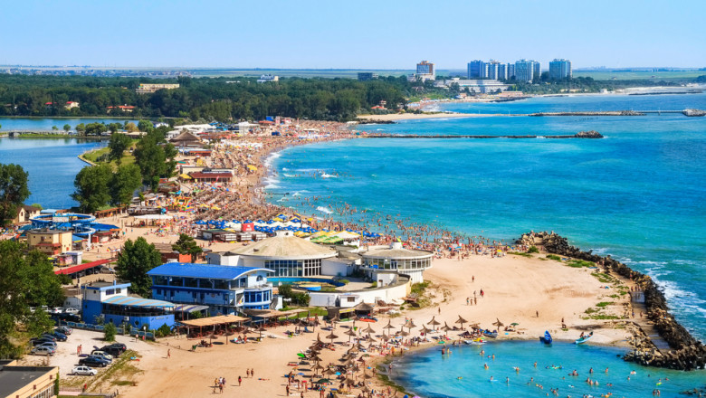 Afaceriștii de pe litoral au jupuit turiștii: Prețurile au bubuit cu peste 300% în Mamaia