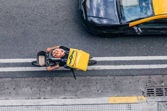 Ce i s-a întâmplat unei femei după ce a făcut cumpărături online! Suma colosală pe care a dat-o pe doar câteva produse