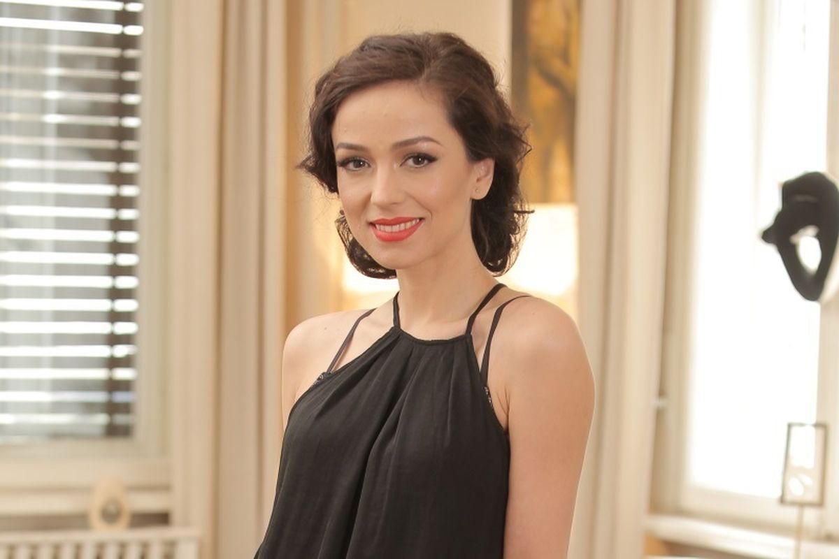 Olivia Steer, în ipostaze sexy pe Facebook. Soția lui Andi Moisescu se află într-o formă fizică de invidiat