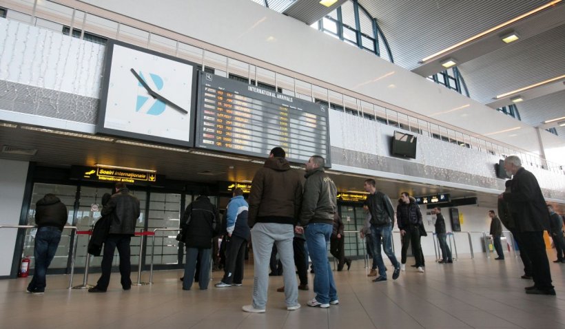 Clipe de panică într-un avion care a aterizat de urgenţă pe Aeroportul Otopeni, după ce unui pasager i s-a făcut rău în zbor