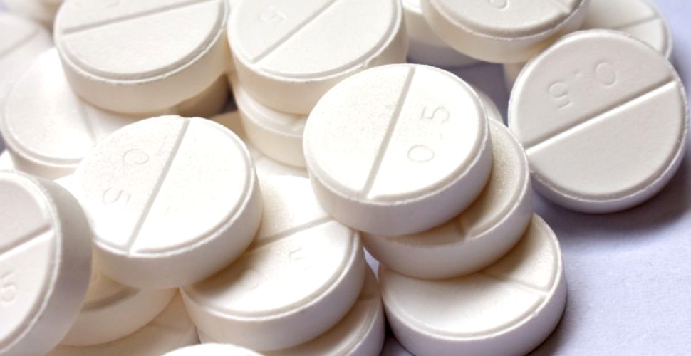 mai multe pastile albe pe bază de paracetamol