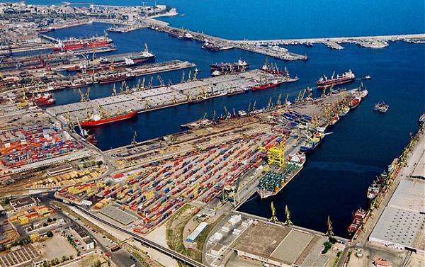 Toate porturile de la Marea Neagră au fost închise din cauza vântului puternic