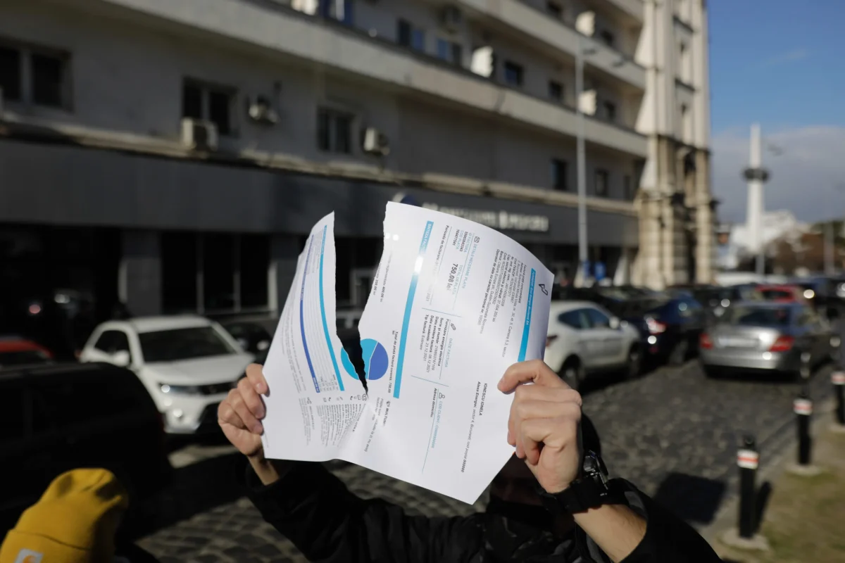 Românii au cerut demisia ministrului Virgil Popescu. Protest al sindicaliştilor din industrie, nemulţumiţi de creşterea preţurilor la energie şi gaze