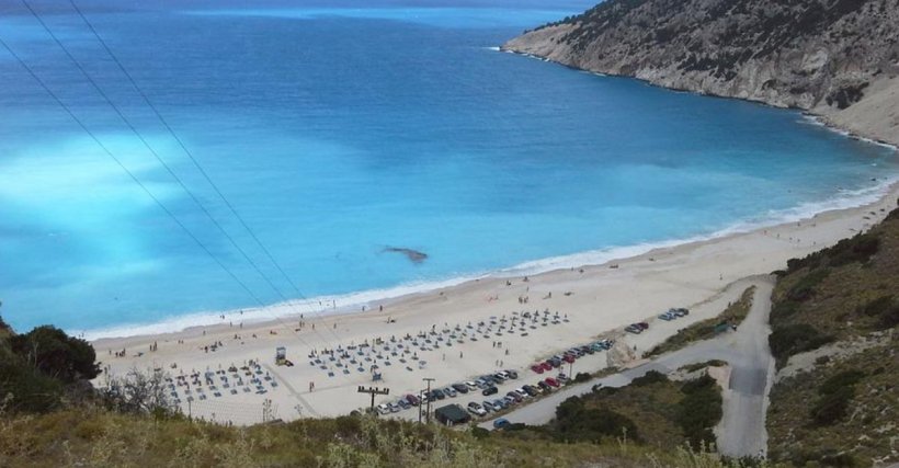 O nouă tragedie cu români în Grecia. Un mort şi opt răniţi găsiţi pe malul mării