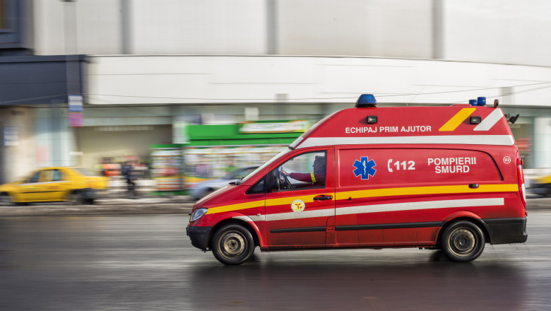 Accident mortal în judeţul Buzău! Un şofer a pierdut controlul volanului şi s-a răsturnat cu maşina într-o curbă
