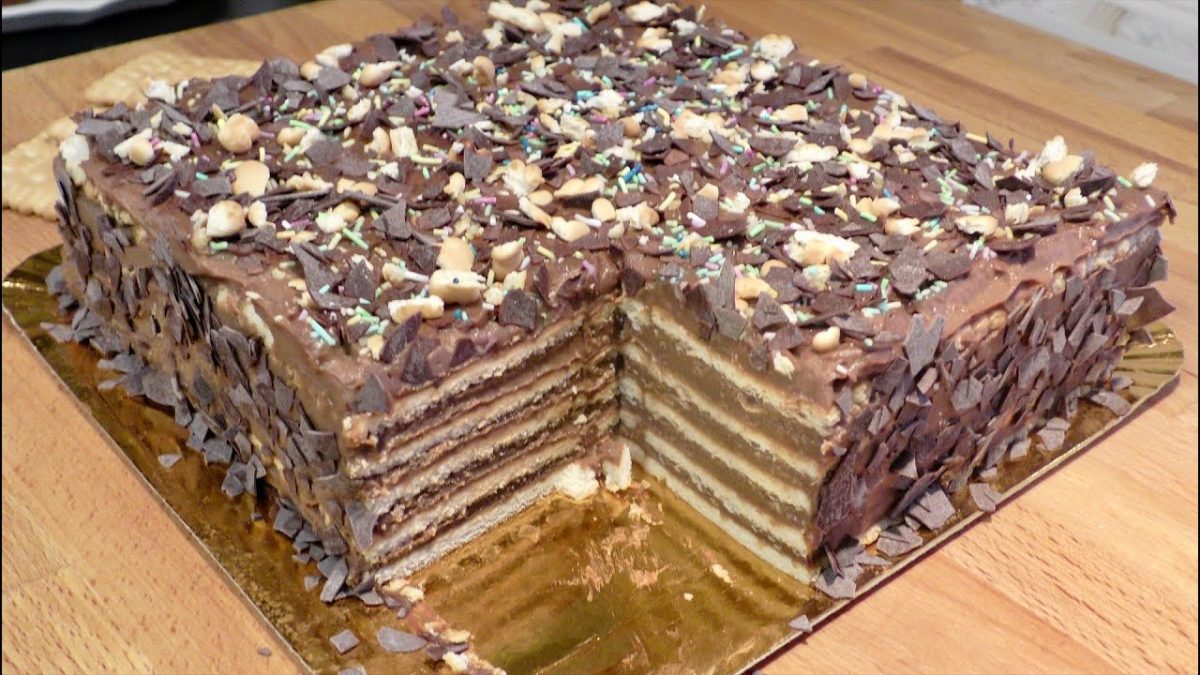 Tort de biscuiți cu cremă fiartă. Desertul care îți lasă gura apă