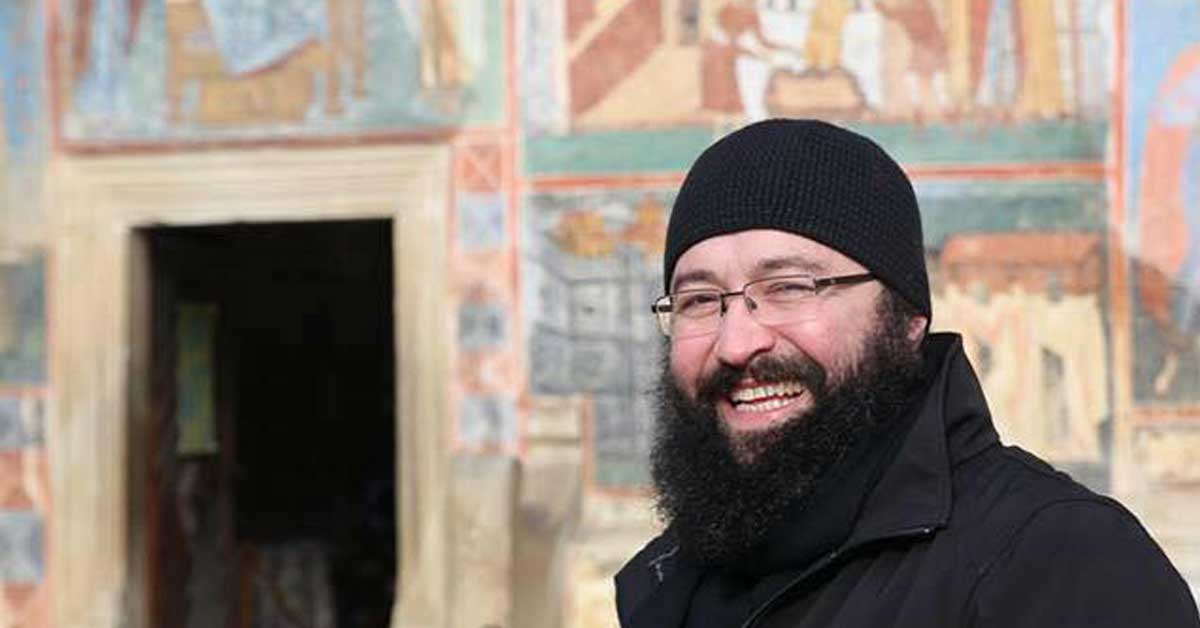Crește lista cu enoriașele care îl acuză de agresiune pe Visarion Alexa. Numărul plângerilor penale depuse împotriva preotului a ajuns la șase
