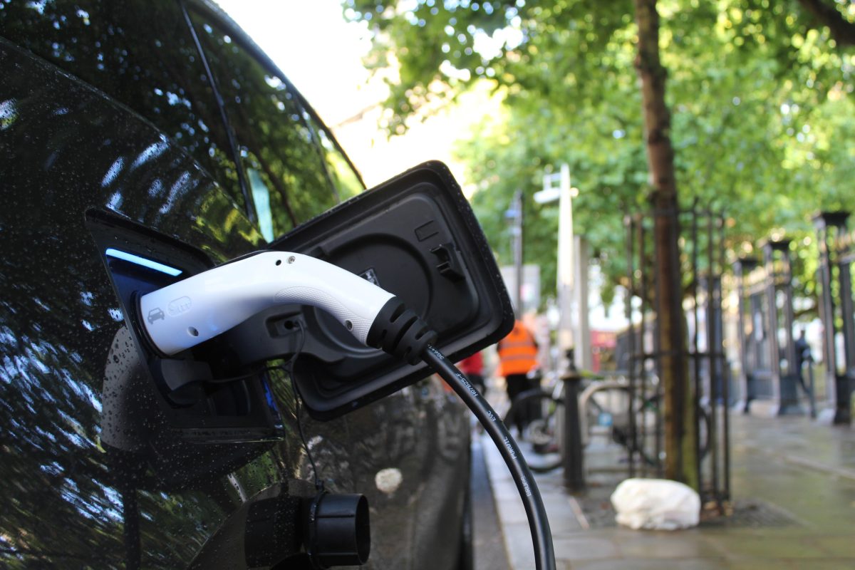 Cumpărarea unei mașini electrice rulate: cele mai importante lucruri de luat în considerare