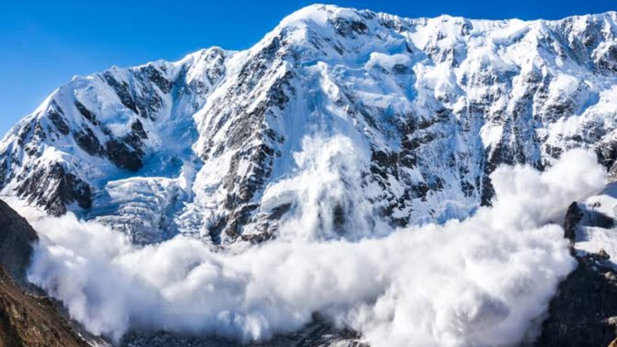Avalanşă în Himalaya. Bilanţul a ajuns la 26 de morţi