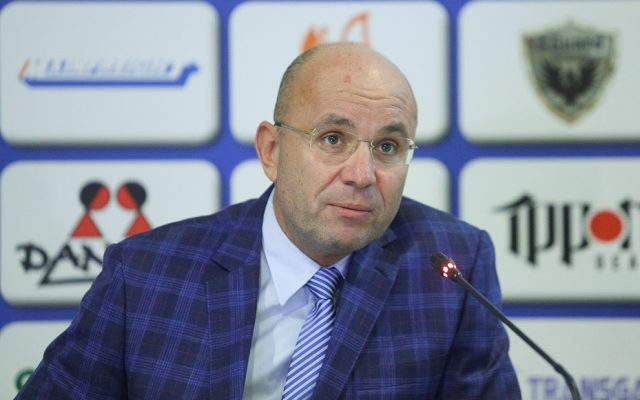 O parte dintre membri ,,Clubului de gândire GOLD” au fost prezenți la Timișoara pentru lansarea primelor două volume ale cărții ,,Războiul din Ucraina” – VIDEO