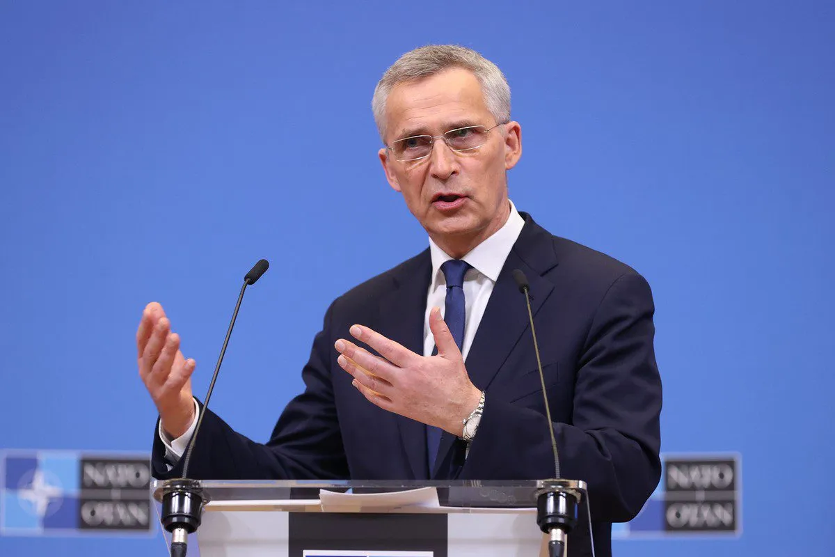 Jens Stoltenberg consideră „absurde” acuzaţiile Rusiei că Ucraina ar pregăti un atac radioactiv