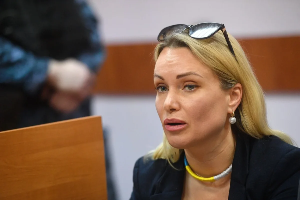 Rusoaica Marina Ovsiannikova poate fi arestată. Jurnalista riscă până la 10 ani de închisoare