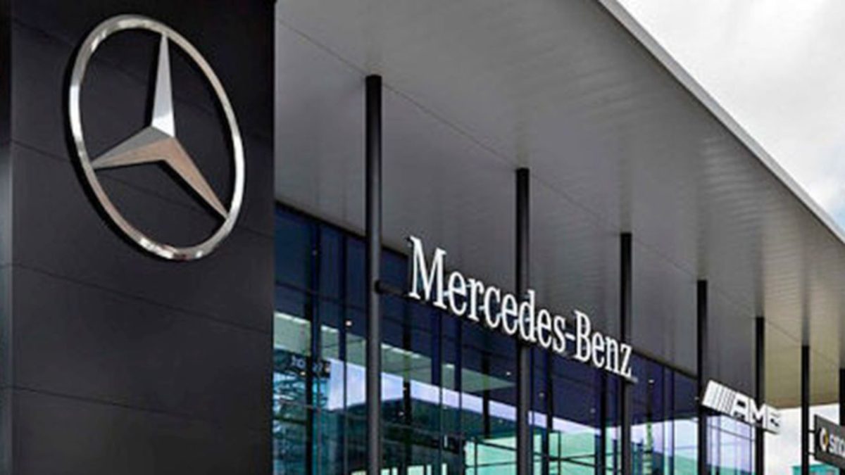 Lovitură pentru rușii bogați: Mercedes-Benz se retrage de pe piaţa rusă, vinde acțiunile unui investitor local