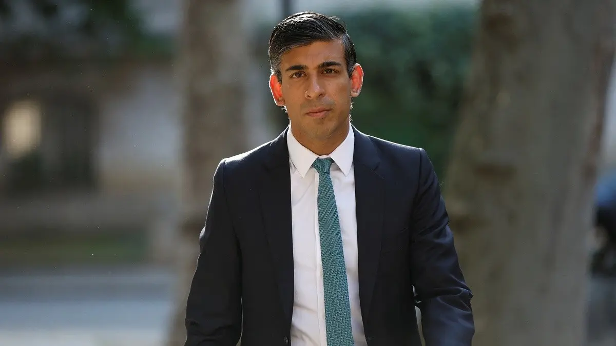 Noul prim-ministru al Marii Britanii, Rishi Sunak se confruntă cu primul scandal în guvern, după o zi de mandat