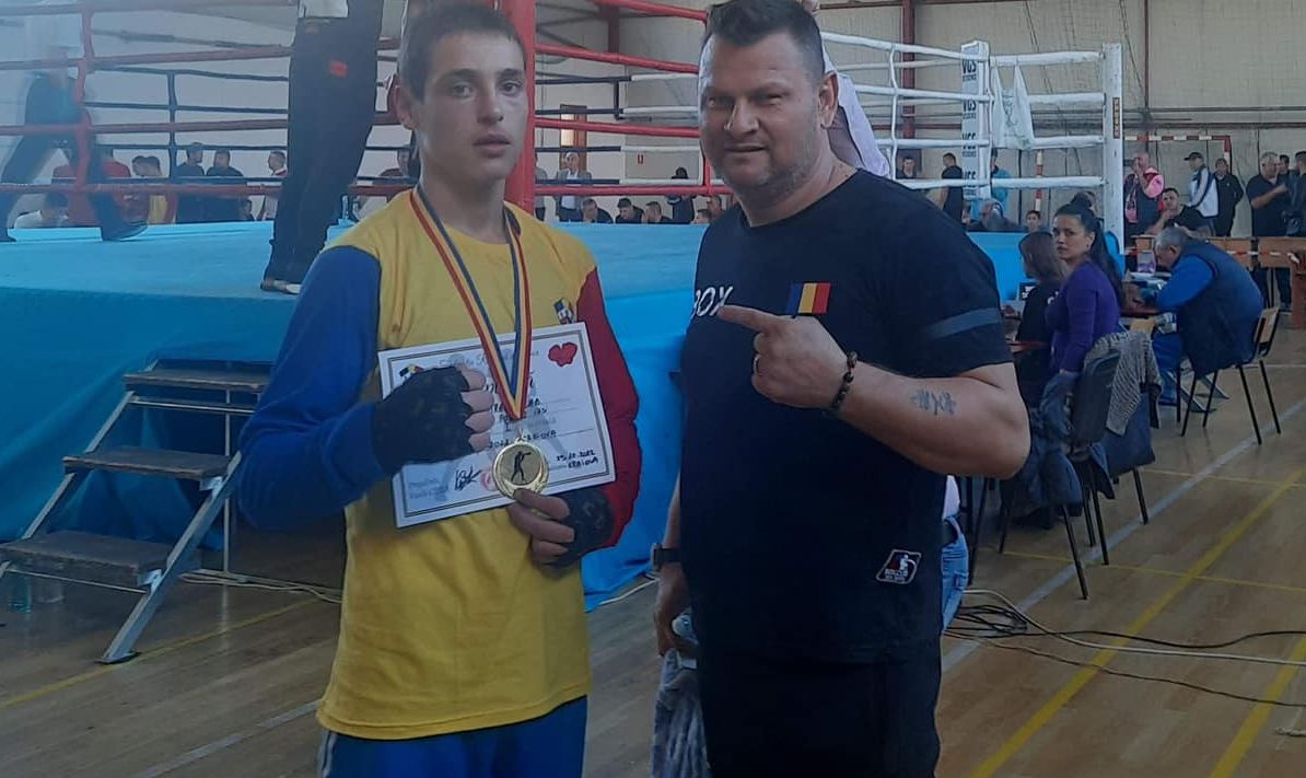 Vlad Pătrăuş, de la ACS Power Box, obţine medalia de aur la Campionatul Naţional de Cadeţi 2022 . Iaşul a ajuns din nou pe podium la competiţia din Craiova