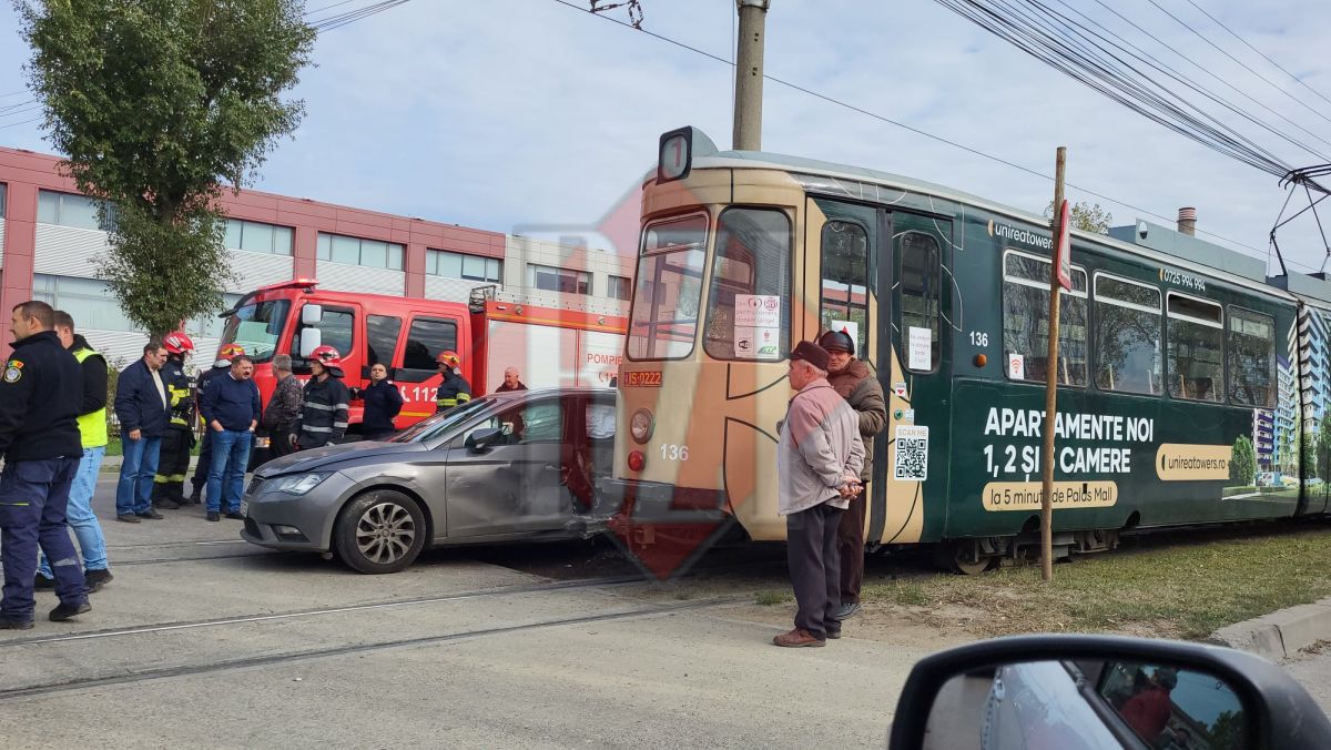 Accident rutier pe Calea Chișinăului. Un tramvai a izbit în plin un autoturism – EXCLUSIV, FOTO, VIDEO