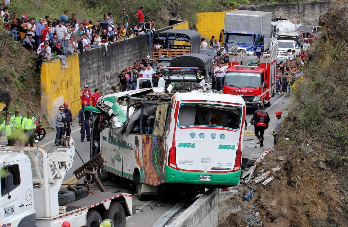 Accident groaznic în Columbia! Cel puțin 20 de oameni au murit și alți 14 sunt grav răniți