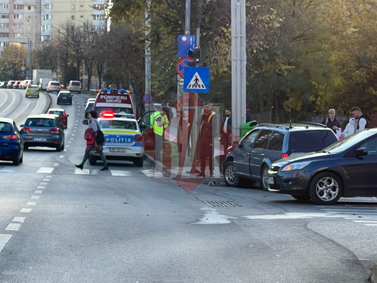 Accident rutier în CUG. Un autoturism a intrat într-un stâlp – EXCLUSIV, FOTO