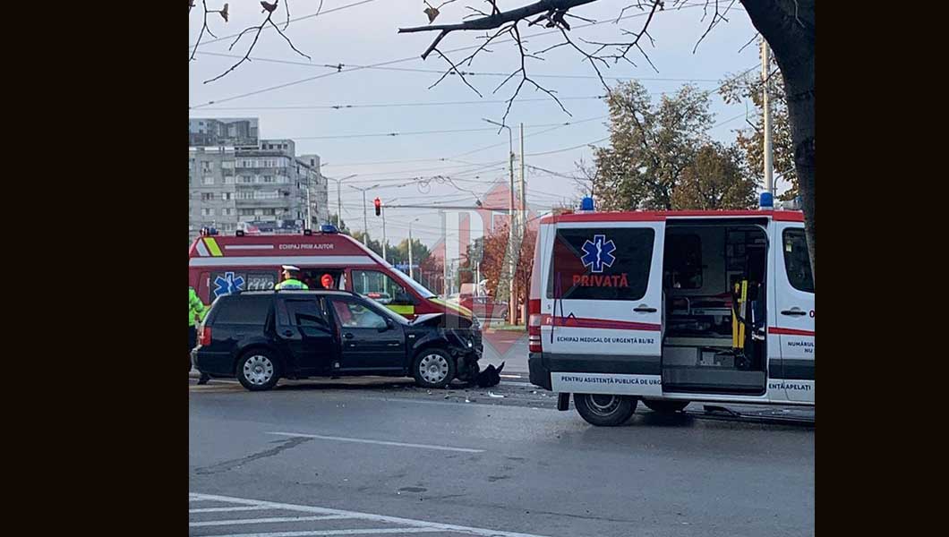 Accident rutier pe strada Palat. Două maşini s-au izbit violent – EXCLUSIV, FOTO