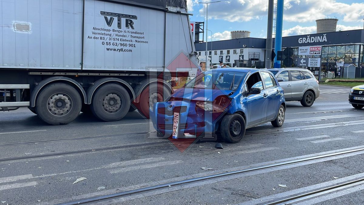 Accident rutier în Tudor Vladimirescu. Două autoturisme au fost implicate – EXCLUSIV, FOTO, UPDATE