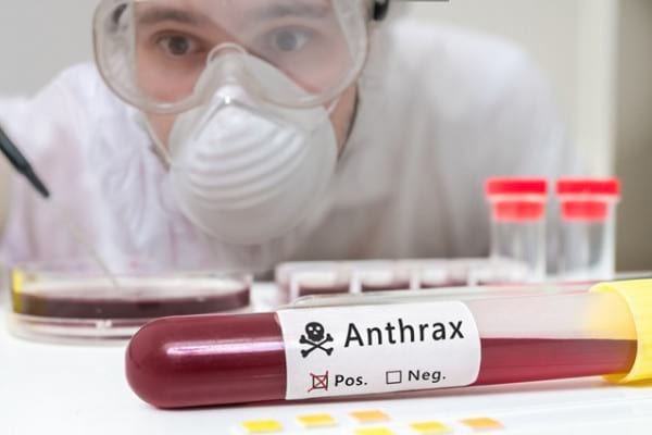 Alertă medicală în România: un bărbat este suspect de antrax