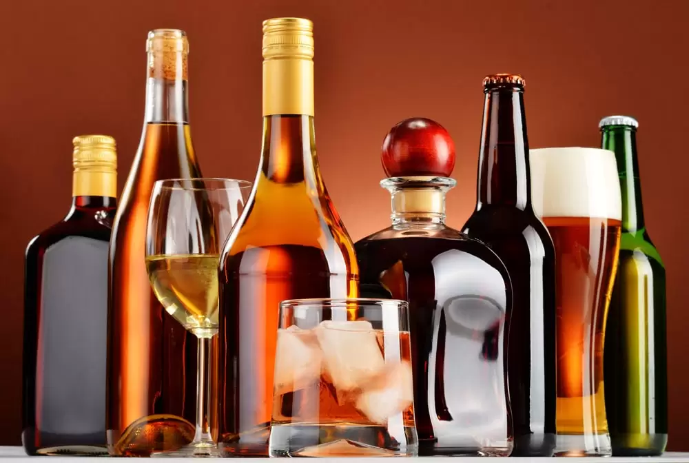 Băuturile alcoolice se vor scumpi de la începutul anului viitor: va fi o creștere resimțită puternic la raft