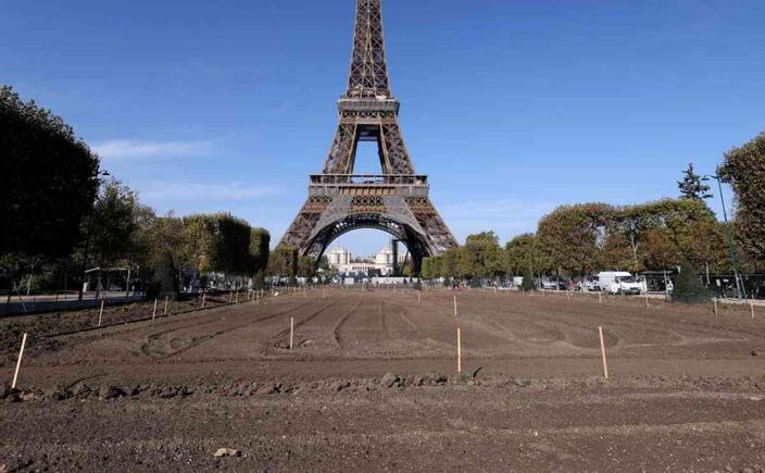 Comentariul unui român la Paris: Dați mii de euro să vedeți șobolani și mormanul ăla de fiare – VIDEO