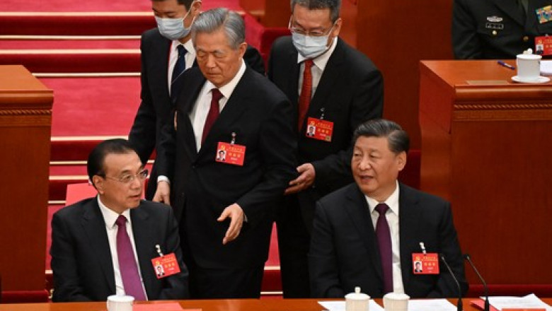Suprize mari la Congresul Partidului Comunist Chinez: premierul a fost exclus din comitetul central, fostul președinte a fost escortat afară
