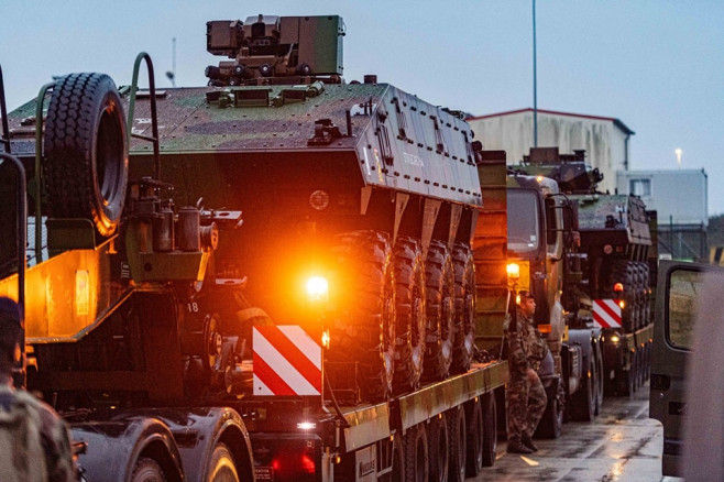 Două convoaie cu tehnică militară franceză au ajuns în România – FOTO