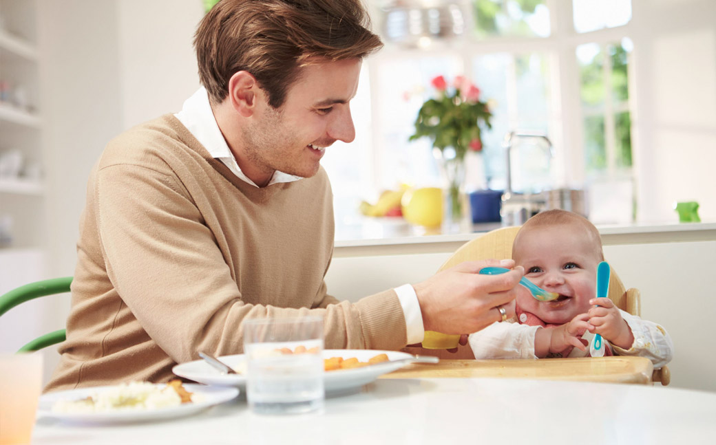 Diversificare – 6 luni. Cel mai potrivit moment pentru a introduce alimente în alimentația bebelușului
