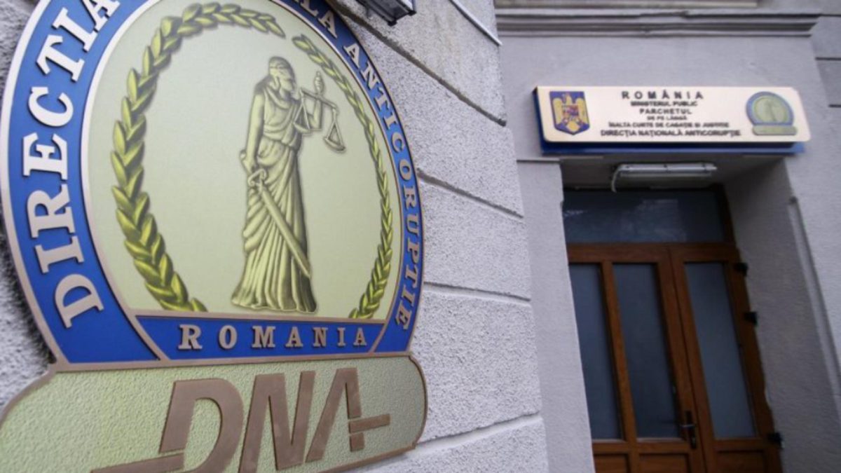 Director CNAIR, prins în flagrant de DNA, a fost reținut pentru luare de mită și trafic de influență